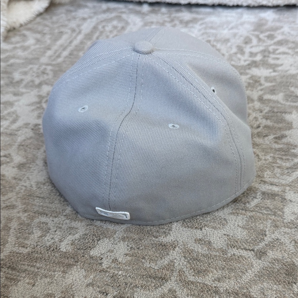 LA hat - Picture 3 of 3